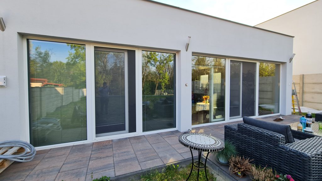 Posuvná dverová sieť s klasickou sieťovinou