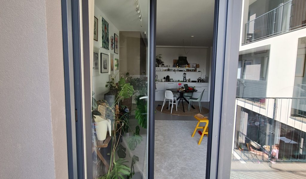 Detail krycieho boxu rolovacej dverovej siete