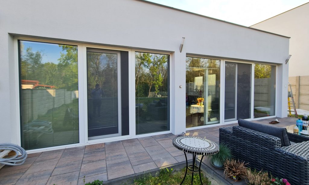 Posuvná dverová sieť s klasickou sieťovinou