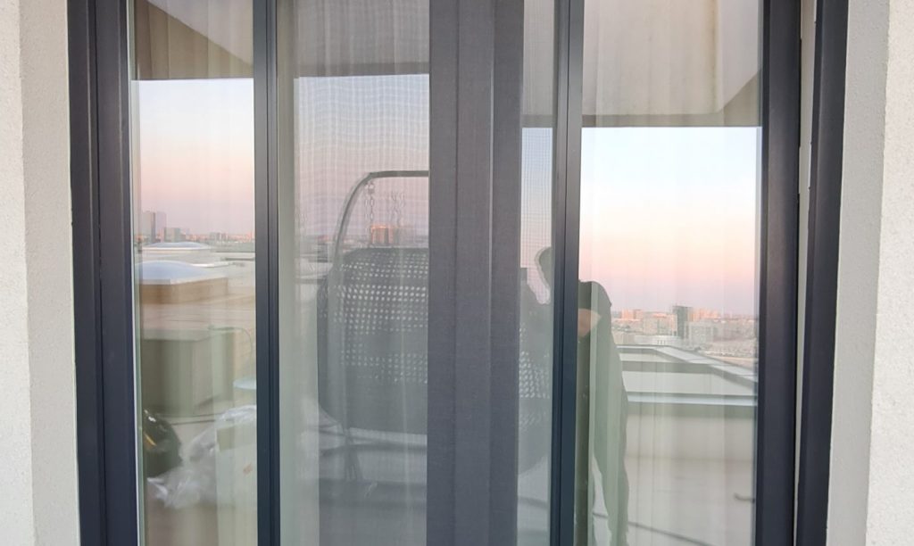 Posuvná dverová sieť s jemnou transparentnou sieťovinou