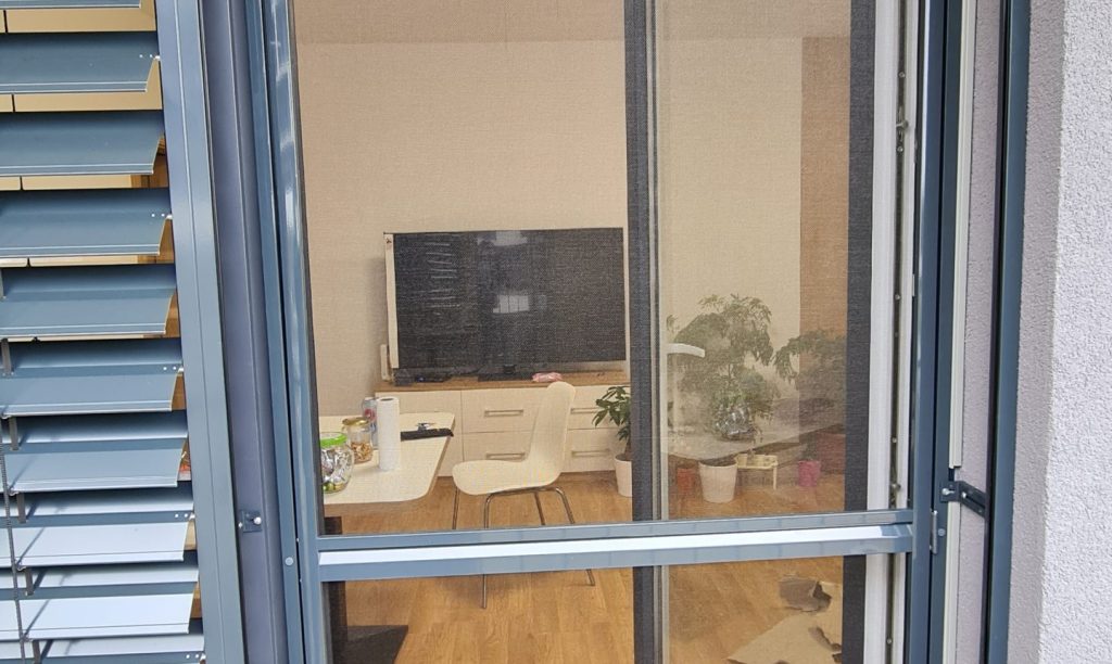 Klasická dverová sieť odolná pre každodenné používanie