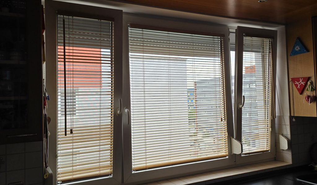 Drevené a bambusové žalúzie 25 mm montované na okno