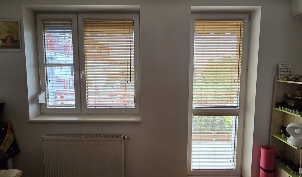 Bambusové žalúzie 25 mm na okne v interiéri