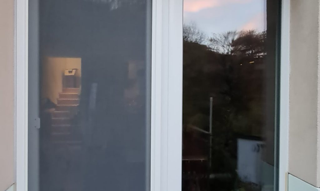 Posuvná sieť proti hmyzu na terasových posuvných dverách